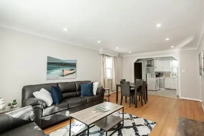 Image de Charming 4br Barrie Retreat with Backyard