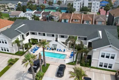Image de Sea Dancer #1 (1-Bedroom Condo) with Pool by RedAwning