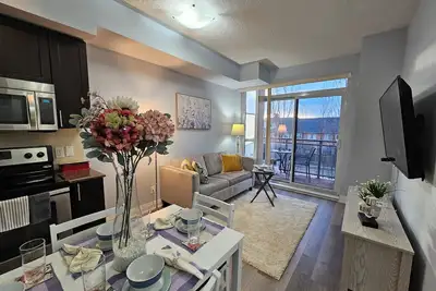 Image de Comfy 2br Condo near Promenade