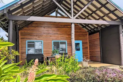 Image de 2 Bedroom house across from the beach. Perfect location in the heart of Matei