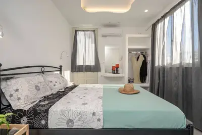 Image de Naxos Central Room | Double Room | Private Balcony | City Views | Close to the Beach | Saint George