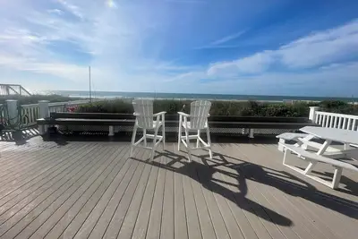 Image de Oceanfront Home, Best Location: Walk to Town, 4 Bed/3 Bath, Pet Friendly!