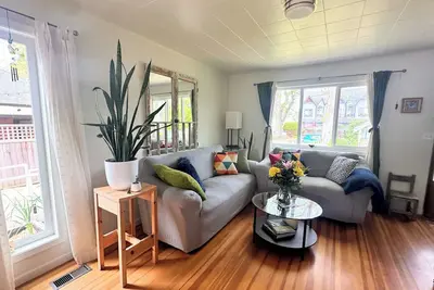 Image de Oceanview Retreat in James Bay – Steps from the Beach!