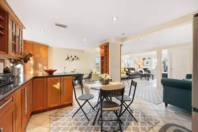 Image de Gorgeous 3 bedroom 2 bath house