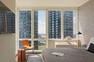 Image de Million dollar view in midtown location in spacious building with amenities