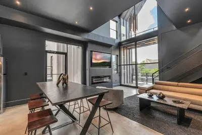 Image de Luxury 5-Bedroom Oasis with Heated Pool