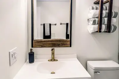 Image de Beautiful Small Town Condo