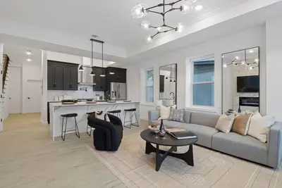 Image de Beautiful 3br 3. 5ba Full Ensuite Duplex W/Backyard