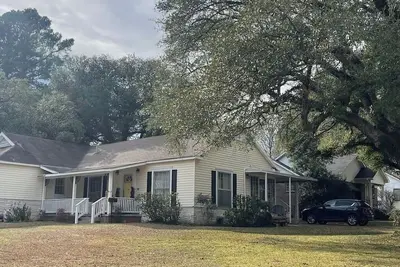 Image de Spacious Historic 1940's Restored Home
