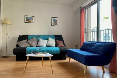 Image de Studio close to Eiffel Tower and Roland Garros Stadium.