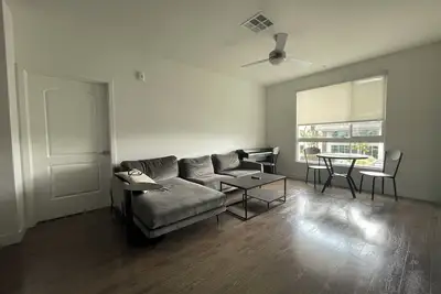 Image de Luxury living 2 Bedroom central location