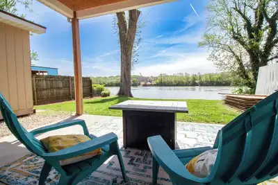 Image de Riverfront Retreat with Dock! Just a few minutes from the local boat ramp