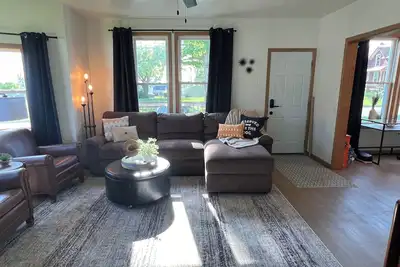 Image de The Nest is a newly updated home. Close to park and restaurants. Pet friendly!