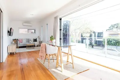 Image de Stunning Elwood Star- Beachside retreat. 4 bedrooms, 2 bathrooms. Pet friendly!