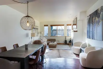 Image de Remodeled townhome 3 min to ski + central Ketchum