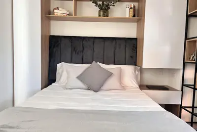 Image de Luxury-confortable studio. Best location. 2 minutes to the famous 93 park.