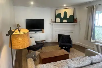 Image de Jackson's House, mid-century modern retreat. Central location, spacious home