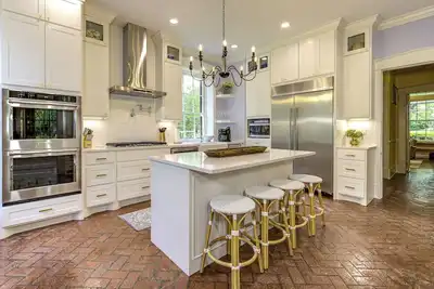 Image de Belle Terre Mansion - Remodeled Pre-Civil War- Contemporary. Southern. History.
