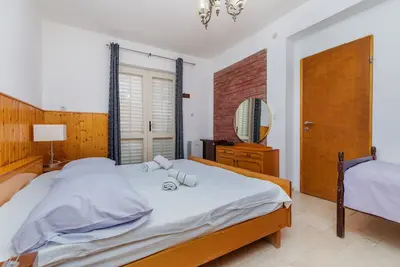 Image de Appartement d'une chambre avec la terrasse et la vue sur le mer Brela, Makarska (A-22910-c)