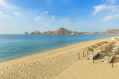 Image de Best Resort in Cabo, Right on Medano Beach, Wonderful Staff, Gourmet Dining, spa