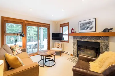 Image de New Listing, Peaceful Forest Setting, Ski-in, Shared Hot Tub, Free Parking