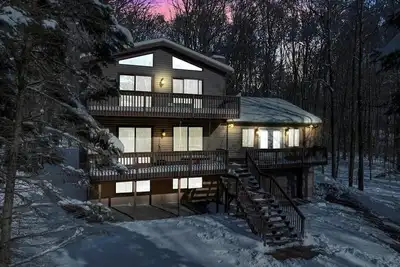 Image de Mountain Lake Hideaway - Hot Tub, Game Room & Bar!