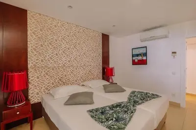 Image de Walk to the beach: Seaside Haven in Praia da Oura! Pool, Free Parking!