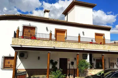 Casa Amplia con Terraza en La Viñuela