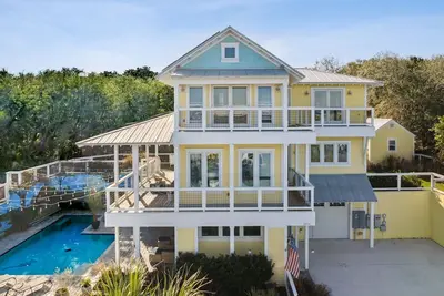 Image de Private Home with Pool & 3 Minute Walk to Beach