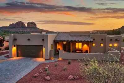 Image de New & Luxurious Retreat near Chapel of the Holy Cross, Red Rock Views!