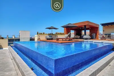 Image de Great 2br Condo with Rooftop Pool - Romantic Zone