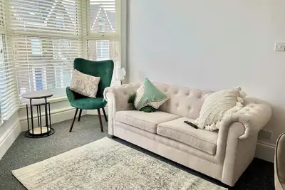 Image de Brynmill Flat Sleeps 3/5 | Close to Beach, Uni & Park | Free Wifi | Free Parking