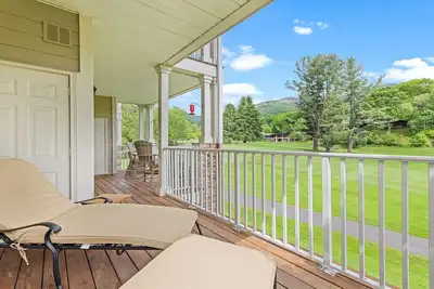 Image de Luxury 2b/2ba Condo Perched Overlooking the 9th Hole Fairway