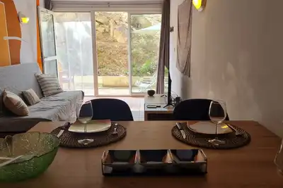 Image de Pleasant air-conditioned apartment (residence *** swimming pool, sea on foot. . )