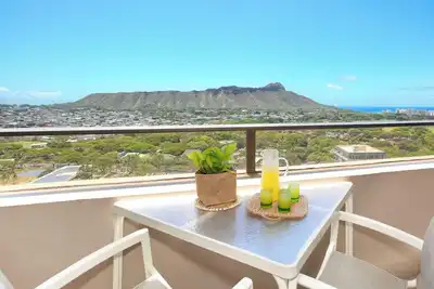Image de Ocean & Diamond Head Views! Full Kitchen, Lanai, Free Parking, Wi-Fi & Tv!