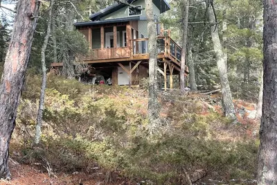 Image de Extremely private remote get away, nestled in the pine trees on pristine lake