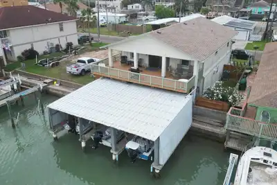 Image de Waterfront 3 bedroom Home - Boat Slip - Great Deck