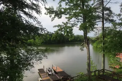 Image de Lake life at its best. Lots of options for activities. Very pet friendly!