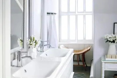 Image de Family friendly four season stone country home in the Georgian Bay Area.