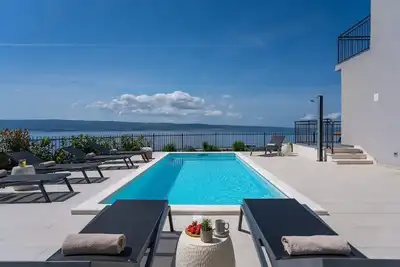 Image de 5-bedroom villa only 2km from the beach, two living rooms, two kitchens, 5 bathrooms, for 10 people