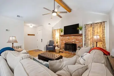 Image de 3 Bedrooms Pet Friendly Sugar Mill Cottage