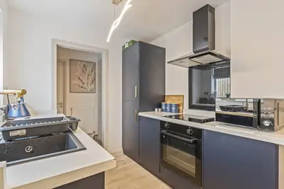 Image de Navy House • Sleeps 8 • Central Location • Free Parking • Fast WiFi • Smart Tv