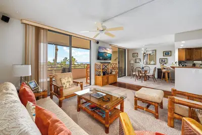 Image de Two-bed, two-bath condo on Alii Drive, steps from Magic's Beach Grill!