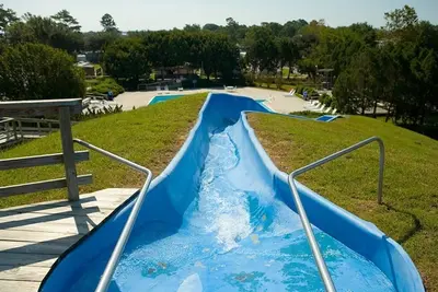 Image de Cozy park model at campground in enchanting Newport Nc.