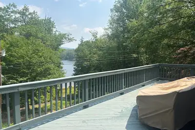 Image de Tranquil Retreat on Lake