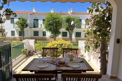 Image de Grande terrasse et piscine communautaire Son Parc