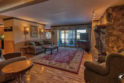 Image de Beautiful Harbor Condo in town!