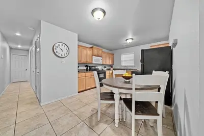 Image de Step into Modern! Lux, great location!