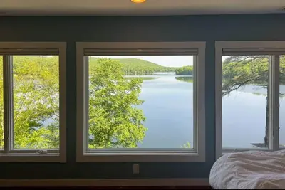 Image de Gorgeous Lake-Front cabin, private dock, 90 minutes from Nyc!