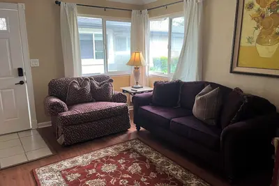 Image de Huntington beach condo centrally located 15 minutes from beach, 5 min to freeway
